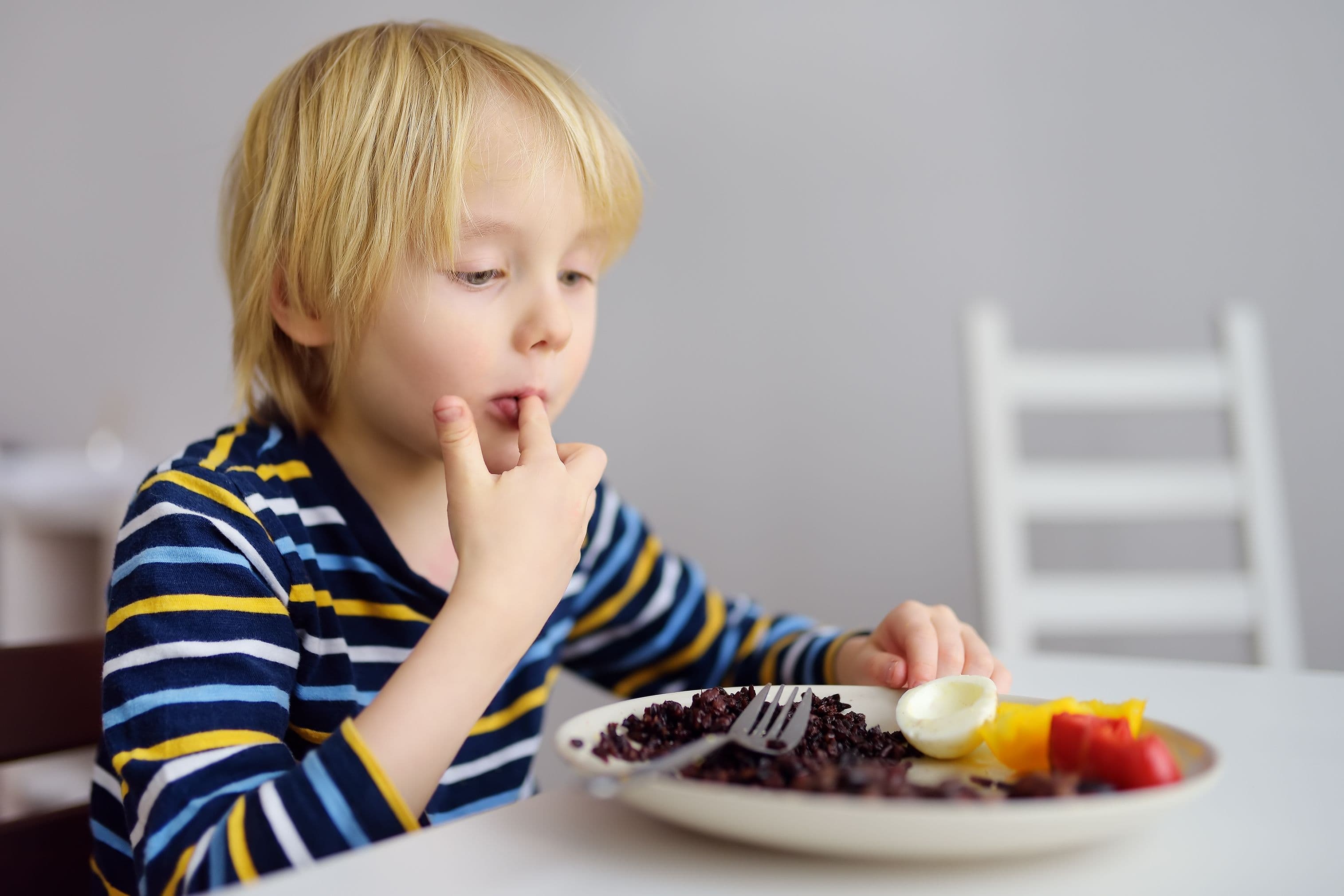 young child eating healthy lunch